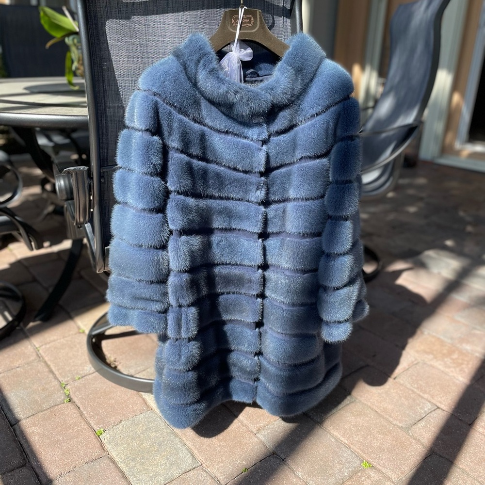 Saga Furs mink, sapphire blue collar Jacket - Picture 4 of 6